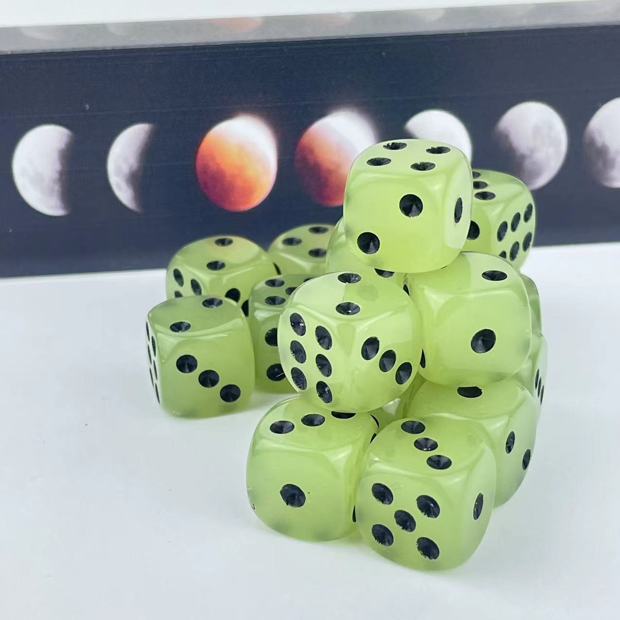 Board Game Yahtzee - Paquet de dés phosphorescents à six