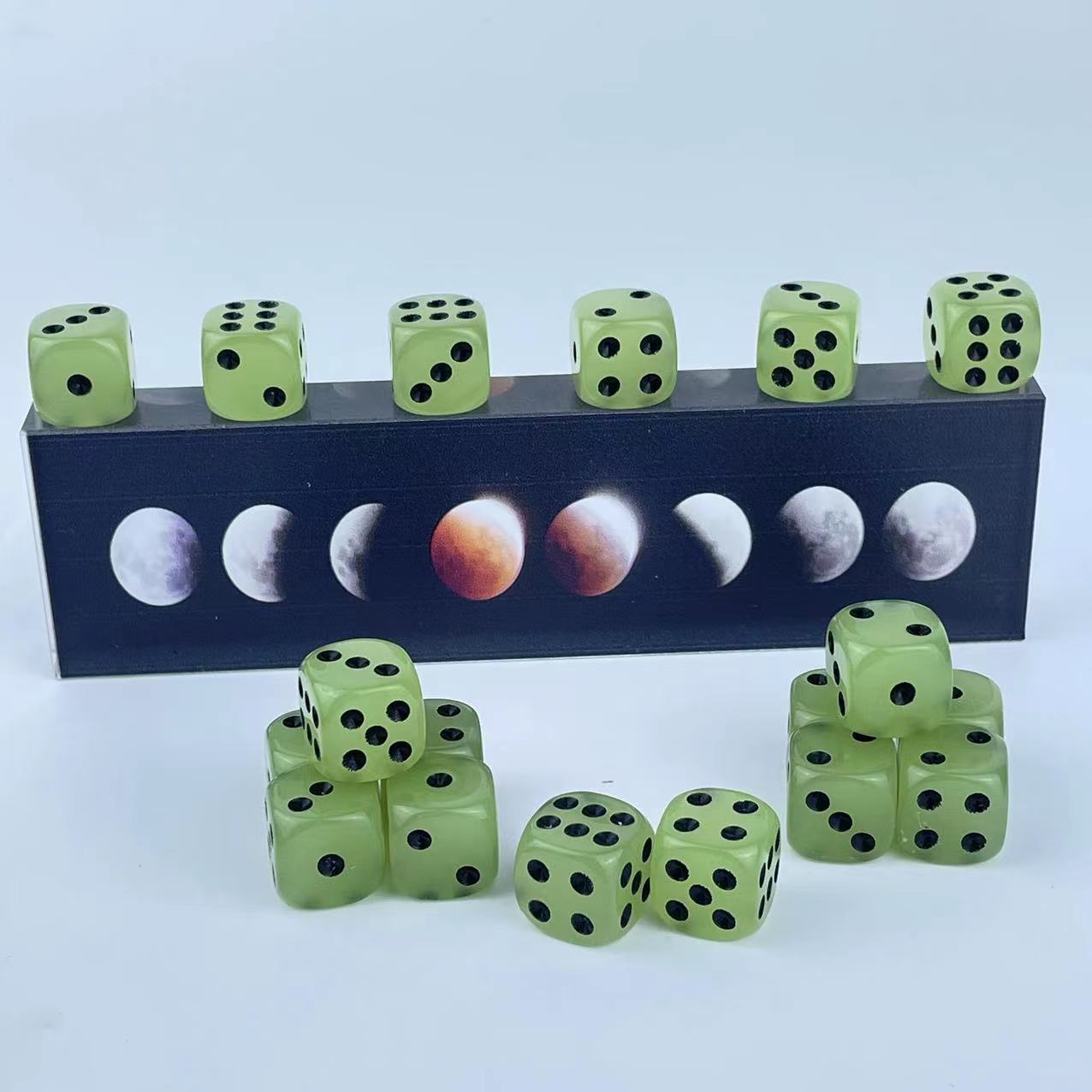 Paquet de dés phosphorescents  - Board Game Yahtzee avis et prix